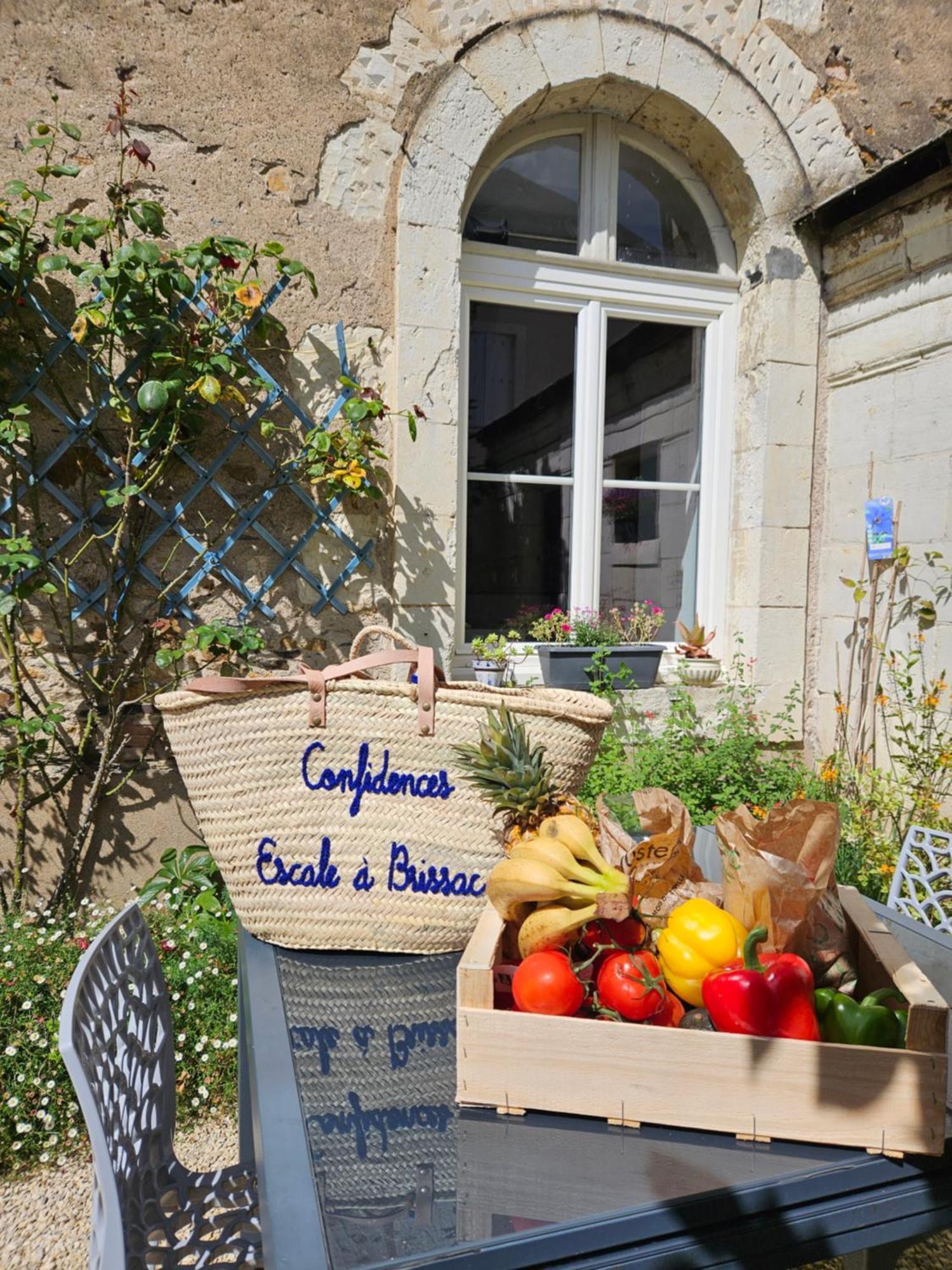 Bed and breakfast Confidences Escale à Brissac Extérieur photo