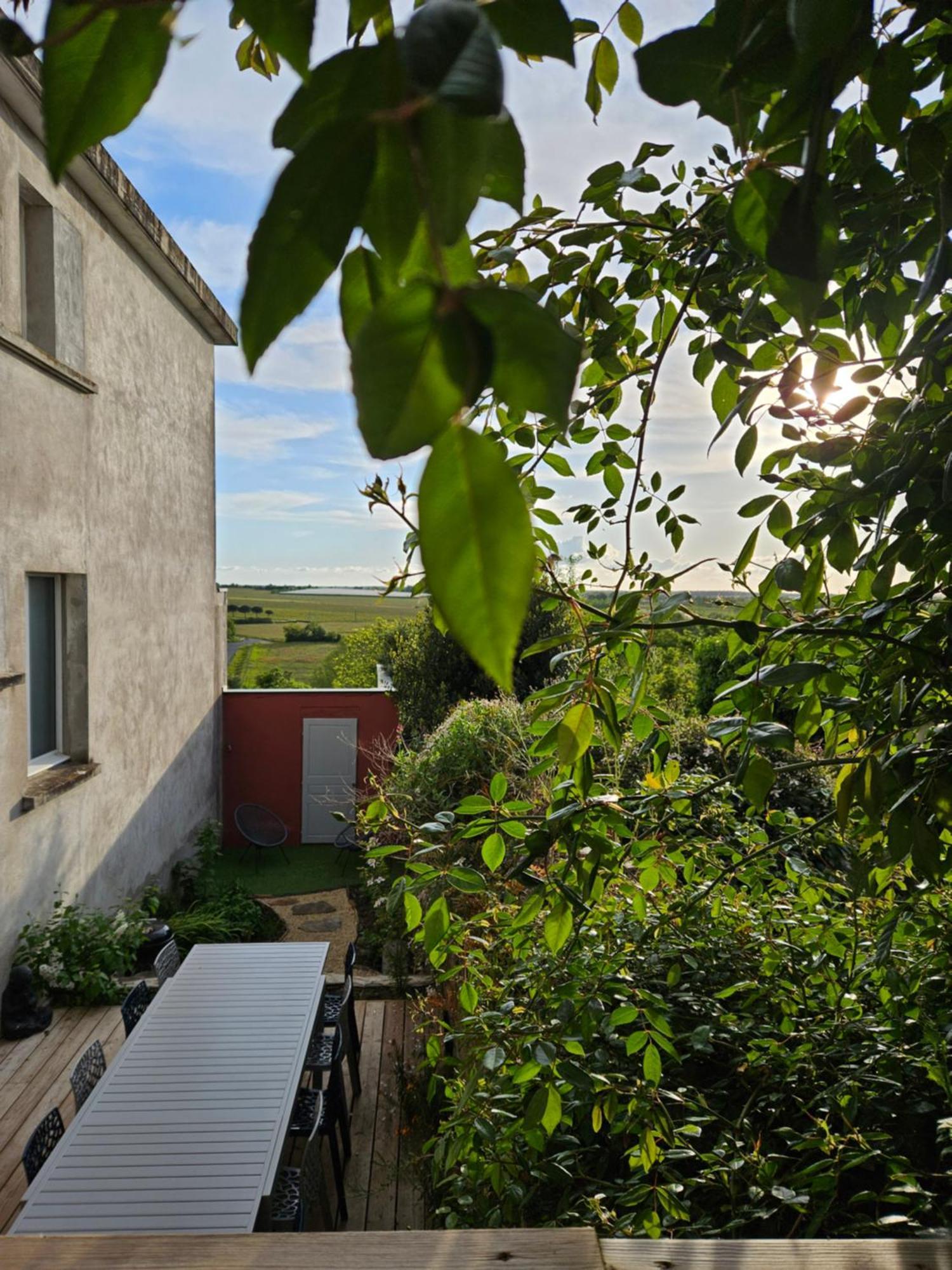 Bed and breakfast Confidences Escale à Brissac Extérieur photo